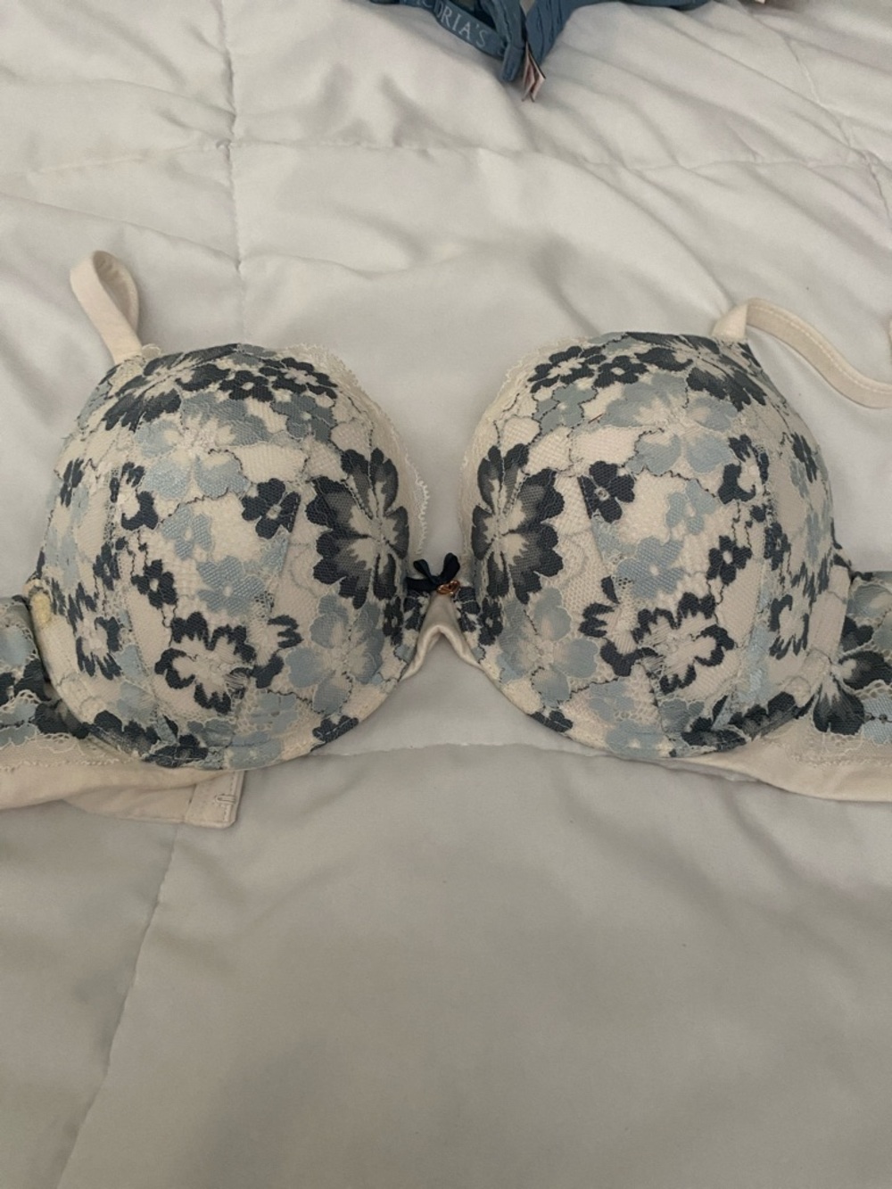 Victoria Secret laced details bra